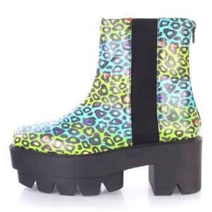 Brand NEW PLATFORM FAUX LEATHER WOMEN'S BOOTS SZ 8